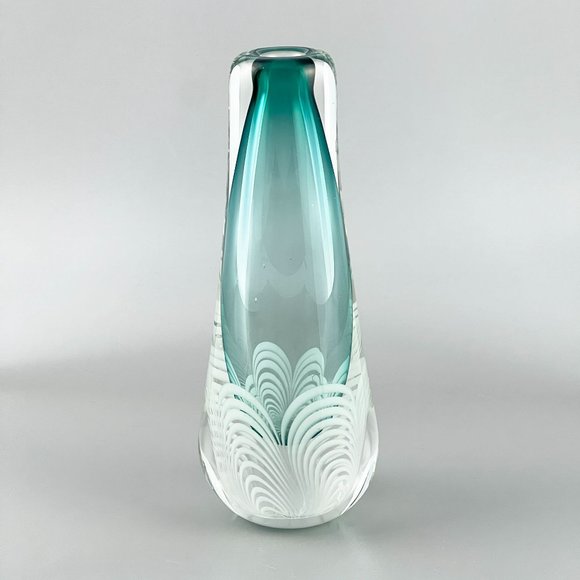 Vintage '85 Jackie Ballard Handblown Glass Pulled Feather Cased Green Bud Vase - Picture 3 of 9